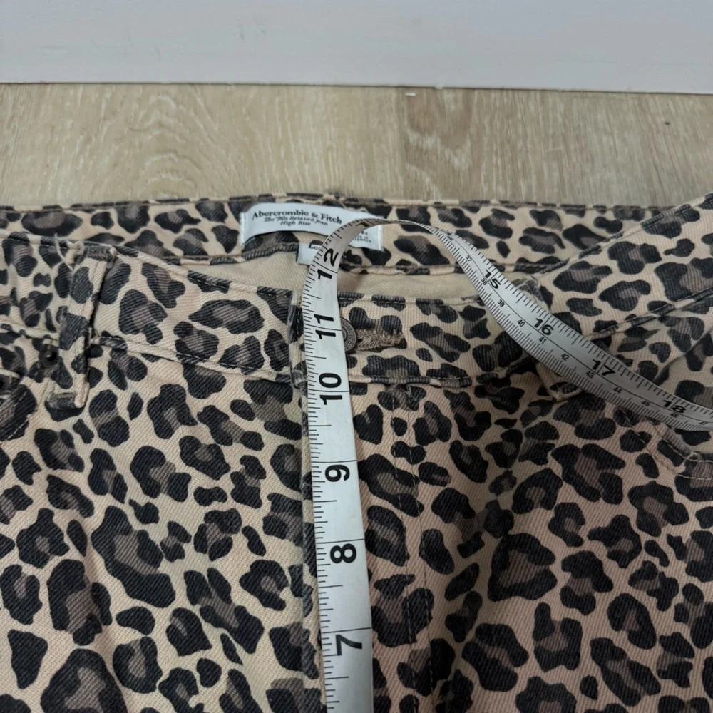 Abercrombie & Fitch Leopard Print High Rise 90s Relaxed Jeans Curve Love size 32 - Picture 5 of 6
